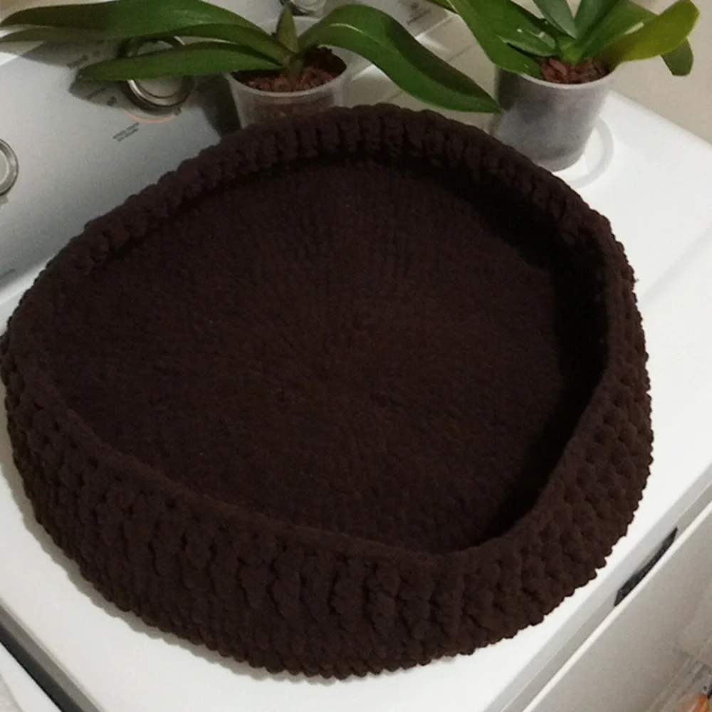 Hand made cat basket crochet. Hand made